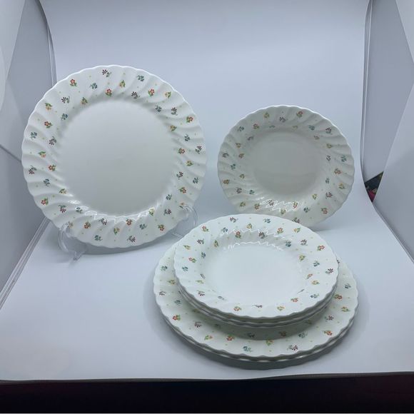 Wedgwood Cascade Dinner Plates & Rim Soup Bowls